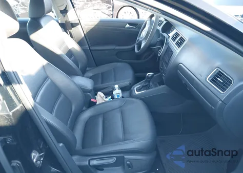 2014 Volkswagen Jetta 1.8T Se z USA, uszkodzony, nr VIN 3VWD17AJ5EM419168